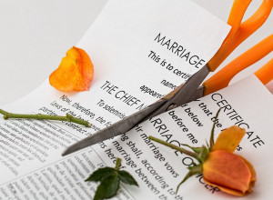 MUŠKARCI S OVIM ZANIMANJIMA SE SKORO UVEK RAZVODE! Jedna stjuardesa otkrila je ključnu stvar o toj temi: "Oni imaju kompleks Boga"!