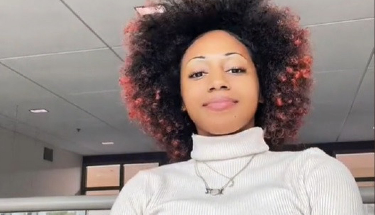 GODINAMA NOSI GROZNO OBELEŽJE NA VRATU: Kija je želela da uradi nežan cvet, a kada je videla svoju tetovažu ostala je u neverici, godinama skriva svoje telo!