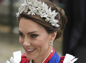 SVI BRUJE O KEJT MIDLTON I NJENOM POTEZU TOKOM KRUNISANJA: Njena haljina ostavila je bez daha! (FOTO)