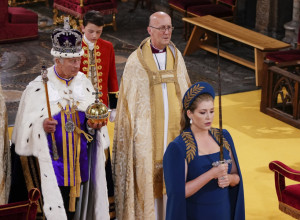 KRALJ ČARLS JE TRPEO BOLOVE TOKOM KRUNISANJA: Vilijam otkrio očevu strogo čuvanu tajnu (FOTO)