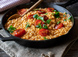 DOMAĆI ĐUVEČ PO BAKINOM RECEPTU: Sočni obrok pun zdravih namirnica!