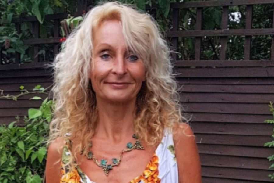 VEĆ 32 GODINE NISAM DOBILA NI KILOGRAM I JEDEM SAMO OVE NAMIRNICE: Još mogu da stanem u odeću iz osamdesetih! (FOTO/VIDEO)