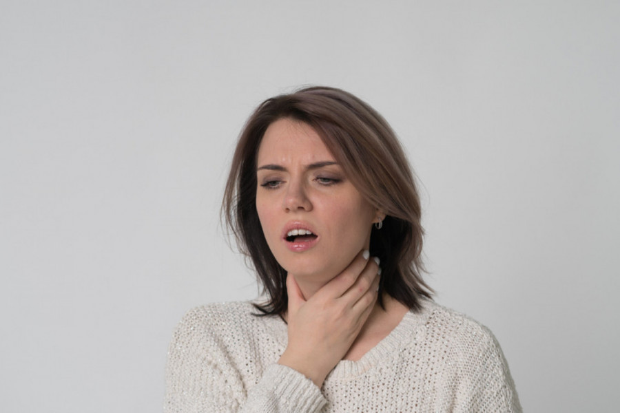 GUBITAK ESTROGENA UTIČE I NA GLAS: Žene u menopauzi obrate pažnju na promuklost i simptome koji mogu da ukazuju i na zlokobnu bolest