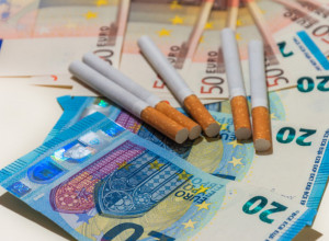 NOVAC ZA CIGARETE DATE GODIŠNJE ZA JEDAN POLOVAN AUTOMOBIL: Osim što šteti zdravlju, nikotinski duvan je snažan udarac za kućni budžet!