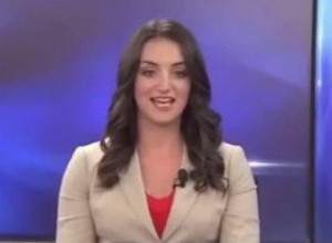 ČITALA JE VESTI NI NE SLUTIVŠI ŠTA SE DEŠAVA IZA KAMERE: U jednom trenu na podu je bio muškarac, usledile su suze i neverica , a sve se desilo u par sekundi (VIDEO)