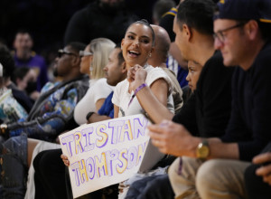 KIM KARDAŠIJAN ZGROZILA FANOVE NA UTAKMICI: Svi su u neverici gledali u jedan detalj na starletinom telu (FOTO)