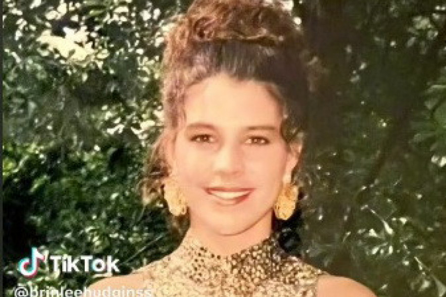 KADA SE POJAVILA NA MATURSKOJ VEČERI, SVI SU GLEDALI U NJENU STARU HALJINU: Zbog ove devojke većina majki nije mogla da zadrži suze (VIDEO)