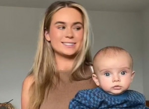 BEBU VODI NA SAMOPOTAMNJIVANJE IZ BIZARNOG RAZLOGA: Majka petomesečno dete izlaže štetnim hemikalijama, njeno objašnjenje je skandalozno (FOTO)