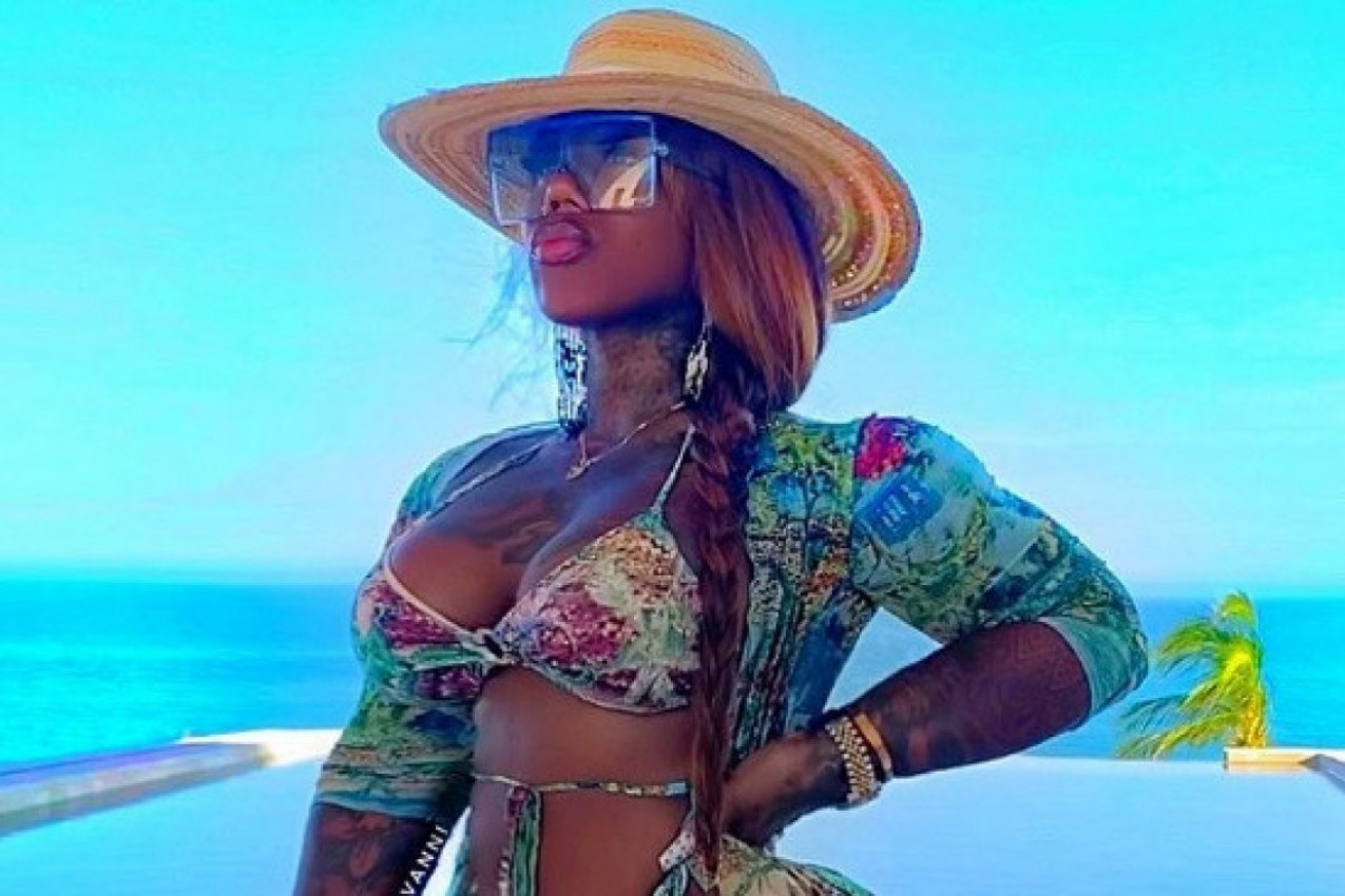 DRUŠTVENE MREŽE GORE ZBOG NJENIH NOGU: Atraktivna lepotica mišićima lomi lubenice, zovu je kraljicom kvadricepsa(FOTO)