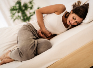 SIMPTOMI KRONOVE BOLESTI VIDE SE U OČIMA: Lekari upozoravaju na netipične znakove upozorenja ovog ozbiljnog oboljenja, neki je javljaju gotovo neprimetno (FOTO)