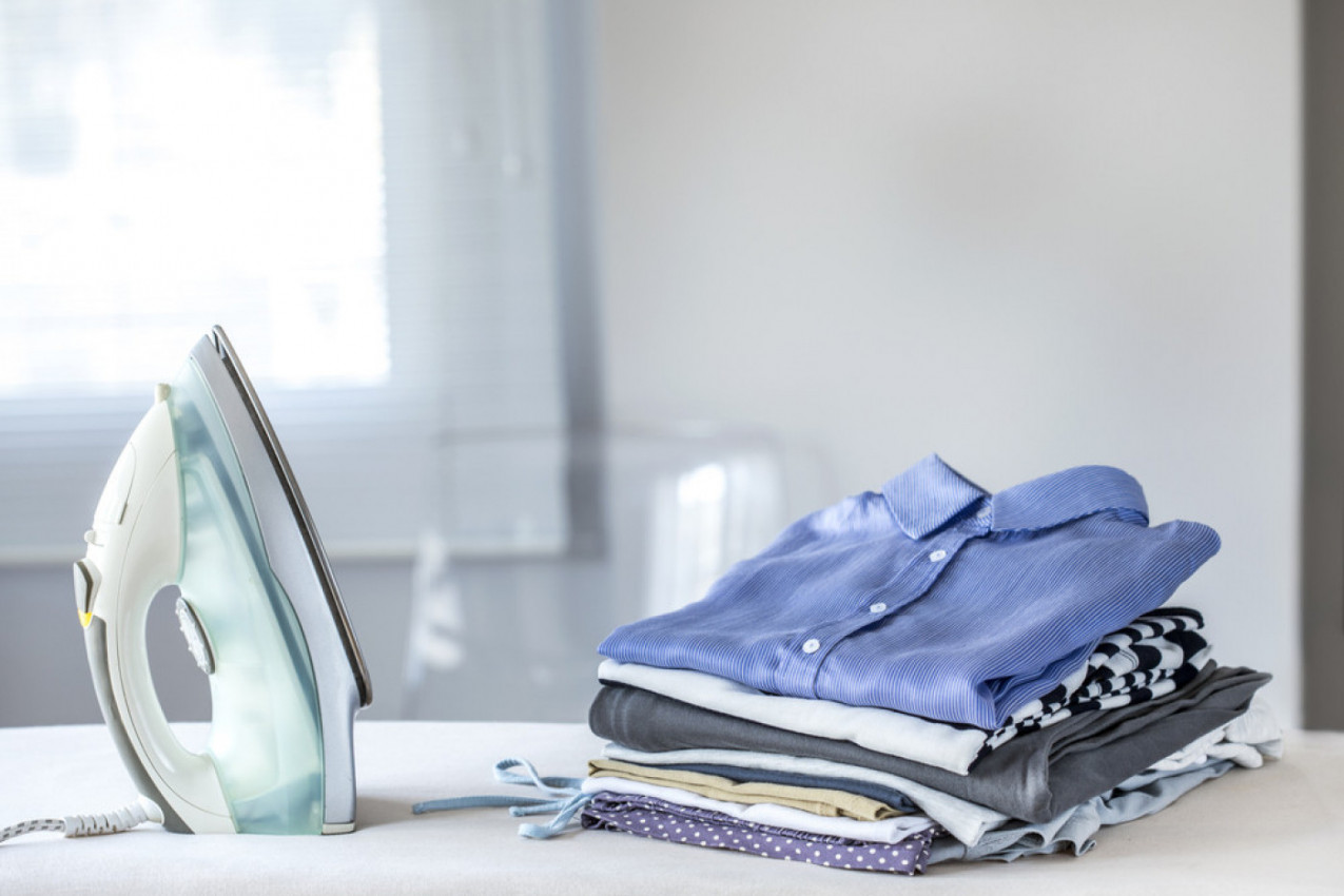 KAKO DA SE VEŠ NE IZGUŽVA TOKOM PRANJA: Saveti iskuskih domaćica skratiće vreme i muke oko peglanja (FOTO)