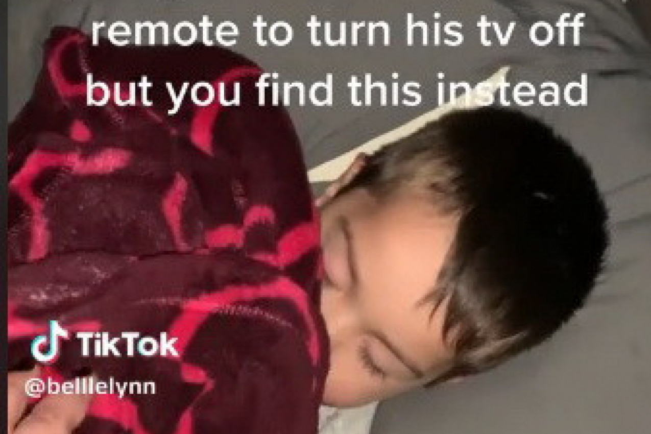 OBIŠLA JE SINA U TOKU NOĆI, A SCENA KOJU JE ZATEKLA POTPUNO JE ŠOKIRALA: Nije ni slutila koju je tajnu skrivao od nje i ugrozio svoje zdravlje (VIDEO)