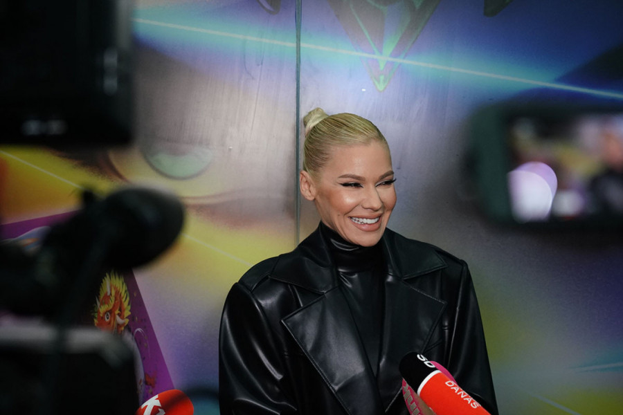 "KAKO SI TO DOŠLA DA PEVAŠ?"! Svi bruje o haljini Nataše Bekvalac, nije im jasno da se na to usudila?! (FOTO/VIDEO)