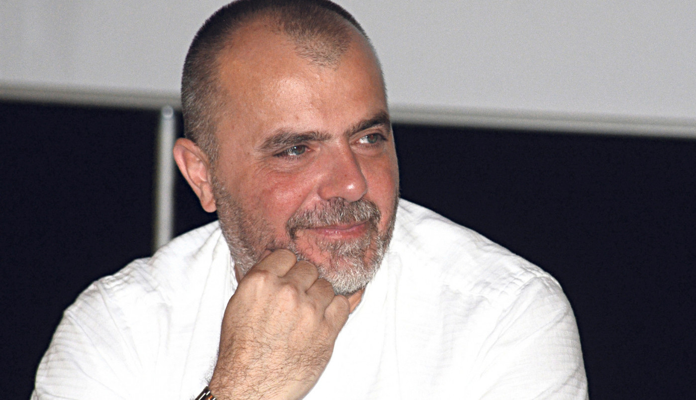 Sa sitnom dušom, kao sa sitnišem. Ne primetim kad mi ispadne iz džepa, i ne tražim to sitno nikad više.