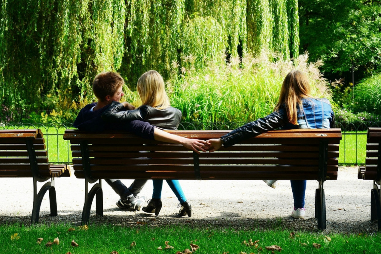 ROĐAKA JE ZVALA MOG MUŽA DA JOJ RENOVIRA STAN, a on se odjednom jedan ceo dan nije pojavio kod kuće! Ona je ubrzo došla s vestima zbog kojih sam se sledila, izjeda me sumnja!