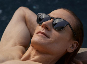 TAJKUN UBRIZGAVA KRV SVOG MALOLETNOG SINA U SEBE: Izazvao more kontroverzi širom sveta, ali tvrdi da ima više nego jak razlog za to! (FOTO/VIDEO)