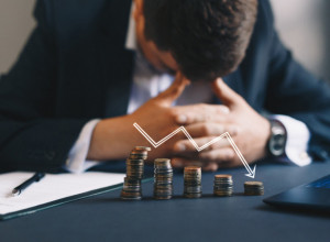 ZBOG OVIH NAVIKA NOVAC NAM KLIZI IZ RUKE: Ovo su 6 navika bogataša koje morate promeniti već danas (FOTO)