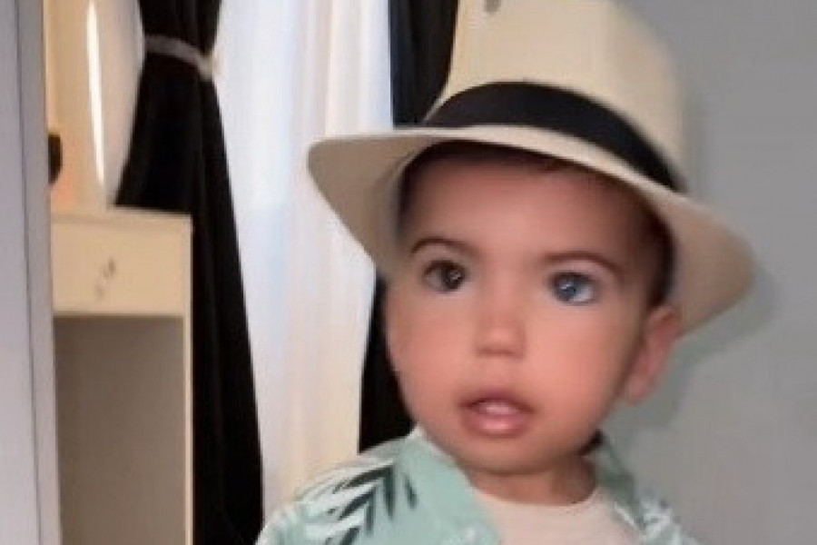 OVO JE NAIZGLED OBIČAN DEČAK, DOK MU NE POGLEDATE U OČI: Neverovatan prizor oduševio je svet, zaista je retka pojava (FOTO)