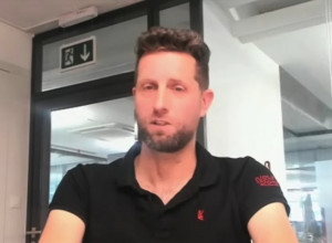 12 GODINA JE BIO PRIKOVAN ZA KOLICA: A onda se dogodilo čudo nakon što je pristao da učestvuje u eksperimentu ! (VIDEO)