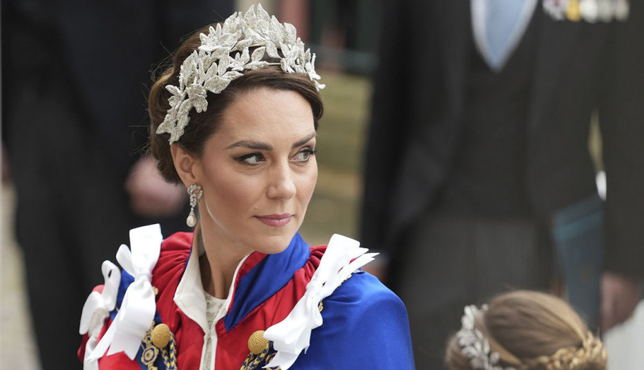 SVET PONOVO BRUJI O KEJT MIDLTON: Način na koji se pojavila na zabavi povodom kraljevskog venčanja u Jordanu sve prisutne je ostavio bez reči! (FOTO/VIDEO)