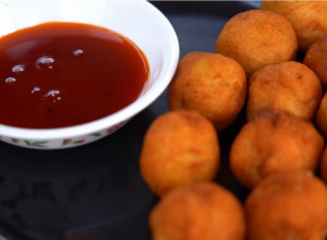 PREUKUSNI OKRUGLI HLEPČIĆI PO STARINSKOM RECEPTU: Brzo ćete ih pripremiti, a uz ove začine još brže pojesti! (VIDEO)