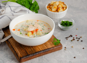 DOMAĆA BELA ČORBA SA POVRĆEM I PILETINOM: Tanjir pun zdravlja (FOTO)