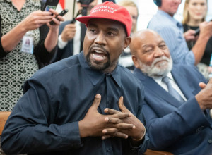 ŠOKANTNO IZDANJE KANJE VESTA I NJEGOVE SUPRUGE: Prolaznici ih gledali u neverici, svi se pitaju šta im se desilo (FOTO/VIDEO)