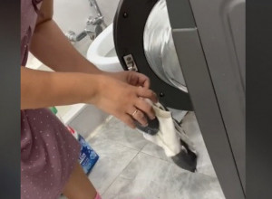 STAVILA PATIKE U VEŠ MAŠINU I ZAŽALILA: Evo šta je ostalo od njih nakon pranja (VIDEO)