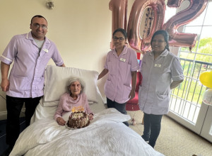 ODUVALA JE 102. SVEĆICE NA TORTI I OTKRILA TAJNU DUGOVEČNOSTI: Ono što je rekla mnoge je šokiralo, za 1 stvar tvrdi da joj je produžila život! (FOTO)