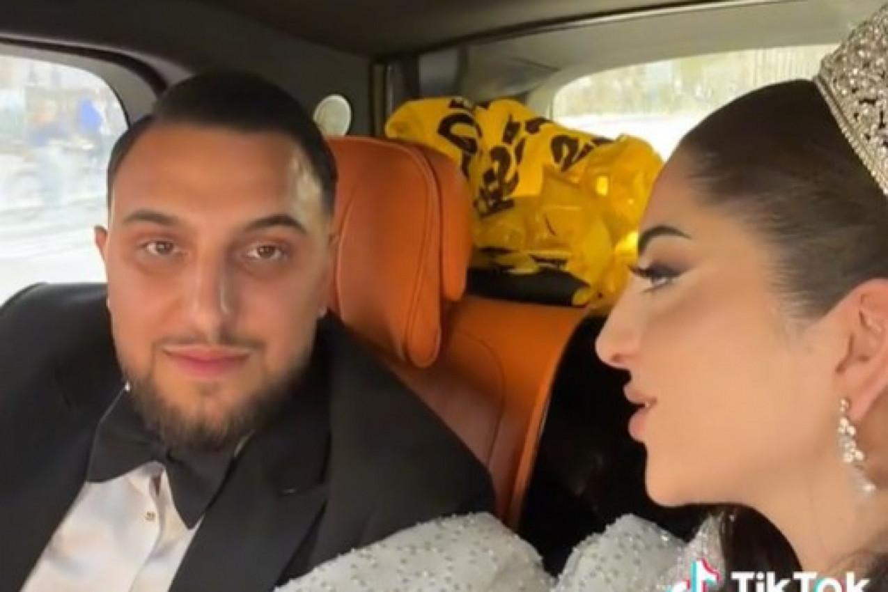 O OVOM ŠOKANTNOM VENČANJU BRUJI SVET: Da li je moguće da su se ovako pojavili pred matičarem, a ono što su posle potpisa uradili je za nevericu! (VIDEO)