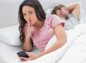 SA LJUBAVNIKOM KOGA JE UPOZNALA ONLAJN UŠLA JE U TAJNU AFERU: Nakon nekoliko viđanja dobila je šokantnu poruku, ono što je iz nje otkrila ostavilo je u neverici (FOTO)