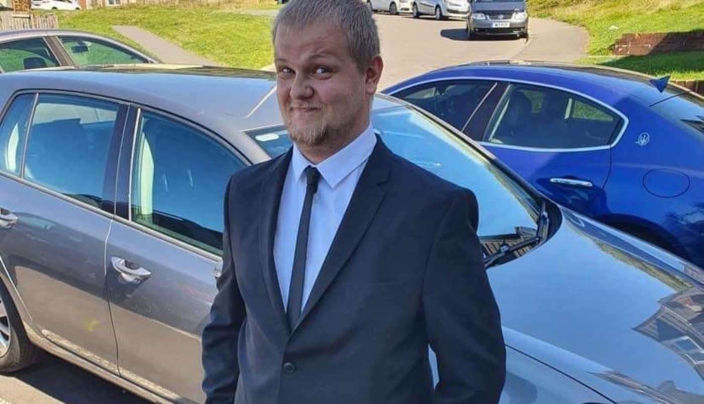 DOK JE BIO NA POSLU PROVERIO JE BEBI MONITOR I SLEDIO SE OD ŠOKA: Na njemu je video suprugu kako ulazi u njihovu spavaću sobu s drugim muškarcem koga je poznavao ceo život! (FOTO)