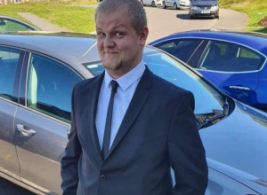 DOK JE BIO NA POSLU PROVERIO JE BEBI MONITOR I SLEDIO SE OD ŠOKA: Na njemu je video suprugu kako ulazi u njihovu spavaću sobu s drugim muškarcem koga je poznavao ceo život! (FOTO)