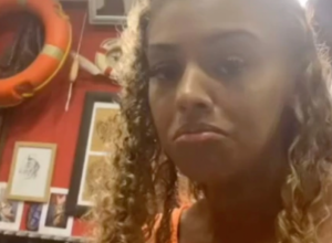 ISTETOVIRALA SE NA MORU JER JE ŽELELA DOŽIVOTNU USPOMENU: Ni sanjala nije šta će ugledati na zglobu kada se vratila kući! (FOTO/VIDEO)