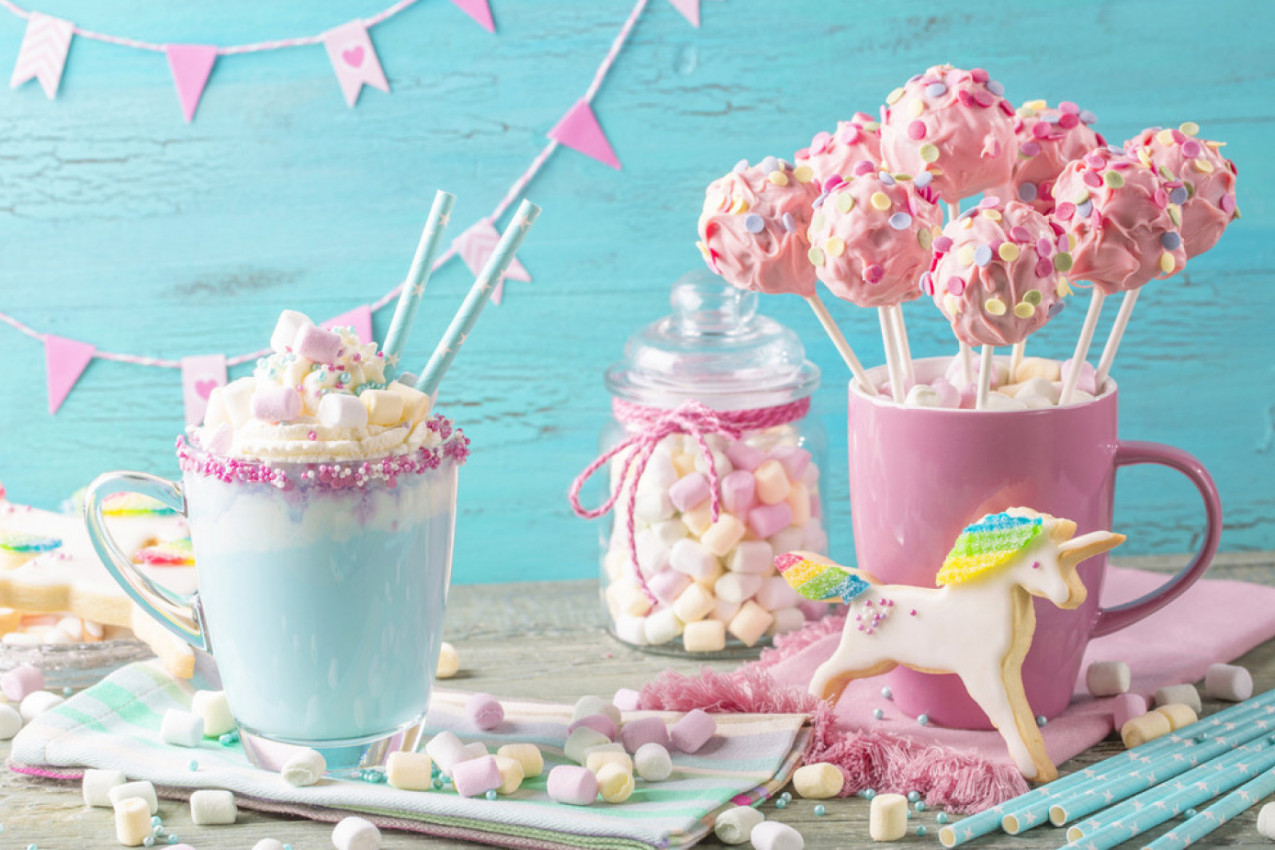 NAJUKUSNIJI POPSI OD BELE ČOKOLADE, SPREMNI ZA TREN: Slatkiš bez kog je nemoguće zamisliti bilo koje slavlje!