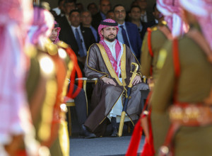 OVU VENČANICU JE ČITAV SVET ČEKAO DA VIDI: Jedan od najbogatijih ljudi na planeti, kralj Jordana, oženio je sina, prestolonaslednika, a evo ko je mlada koja mu je ukrala srce! (FOTO/VIDEO)