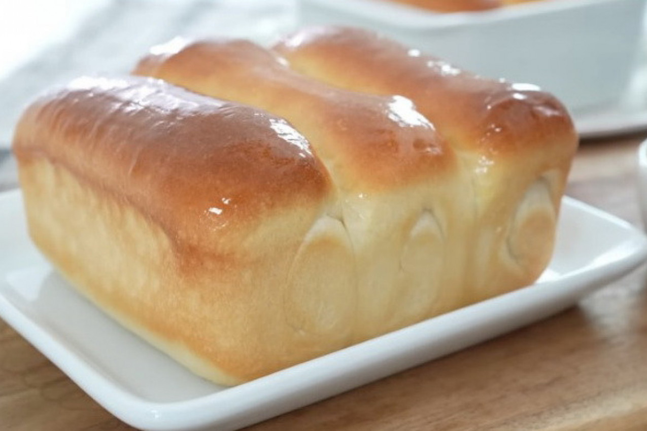 IZDAŠNI I PREUKUSNI DOMAĆI HLEB S MLEKOM: Nakon njega više nikada nećete ući u pekaru, miris će vas oboriti s nogu! (VIDEO)