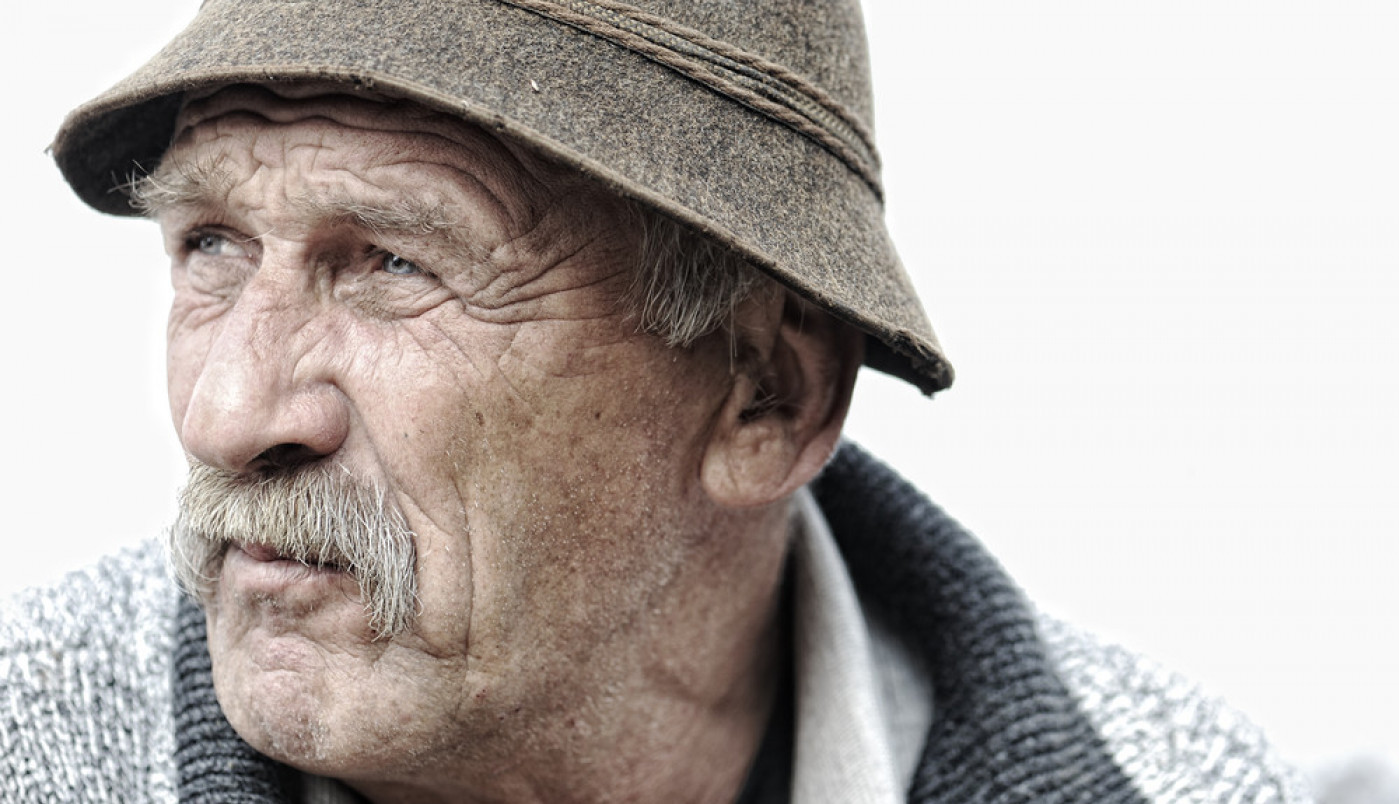 MUDRI STARAC IZNEO ŽIVOTNU ISTINU KOJA IZAZIVA JEZU: Zašto novac stalno dolazi do bogatih, a mnogo teško do siromašnih?!