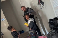 DEČAK JE KRIŠOM POZVAO POLICIJU I PRIJAVIO RODITELJE: Kada je službenik stigao u porodični dom, usledila je nezapamćena drama (VIDEO)
