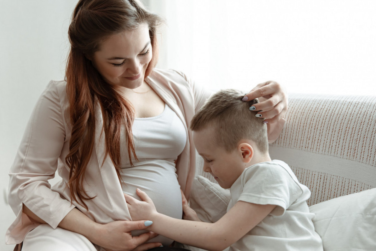 PITALI SU MAMU DA LI JE BILA SREĆNIJA PRE ILI NAKON DOBIJANJA DECE: Zbog njenog odgovora danima se ne stišava bura, da li je ovo moguće?!