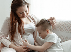 PITALI SU MAMU DA LI JE BILA SREĆNIJA PRE ILI NAKON DOBIJANJA DECE: Zbog njenog odgovora danima se ne stišava bura, da li je ovo moguće?!