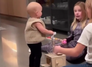 BEBA SE IGRALA SA SESTRICAMA, A ONDA JE USLEDILA SCENA KOJA JE ŠOKIRALA CELU PORODICU: O reakciji devojčica svi govore, neverovatno je šta su uradile (FOTO/VIDEO)