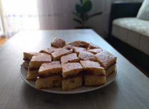 DOMAĆI KOLAČ S DŽEMOM PO RECEPTU NAŠIH MAMA! Napravite ga za samo 15 minuta, idealan je ako očekujete goste!