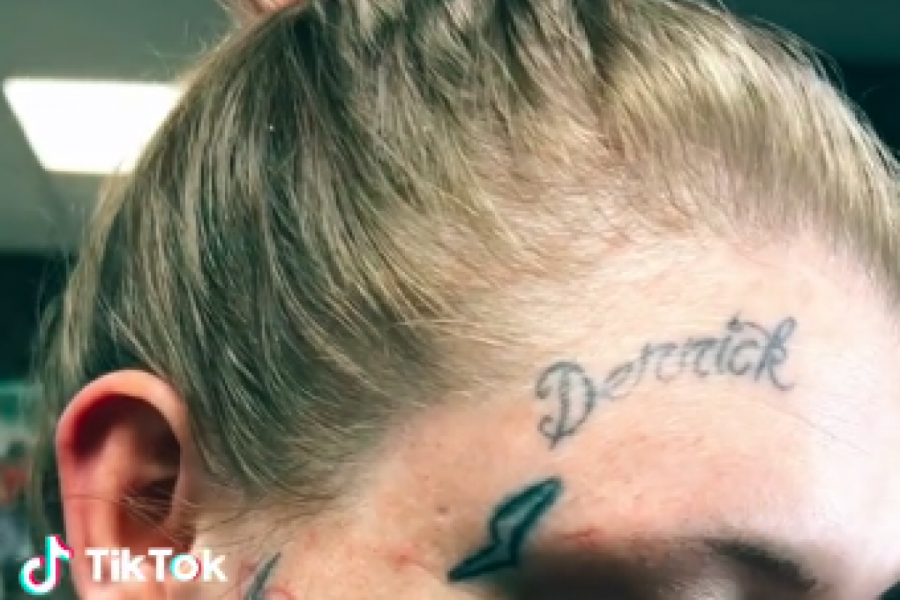 ŽENA ISTETOVIRALA IME DEČKA NA ČELU: Kada su raskinuli uradila je još bizarniju stvar, ljudi zapanjeni! (FOTO/VIDEO)