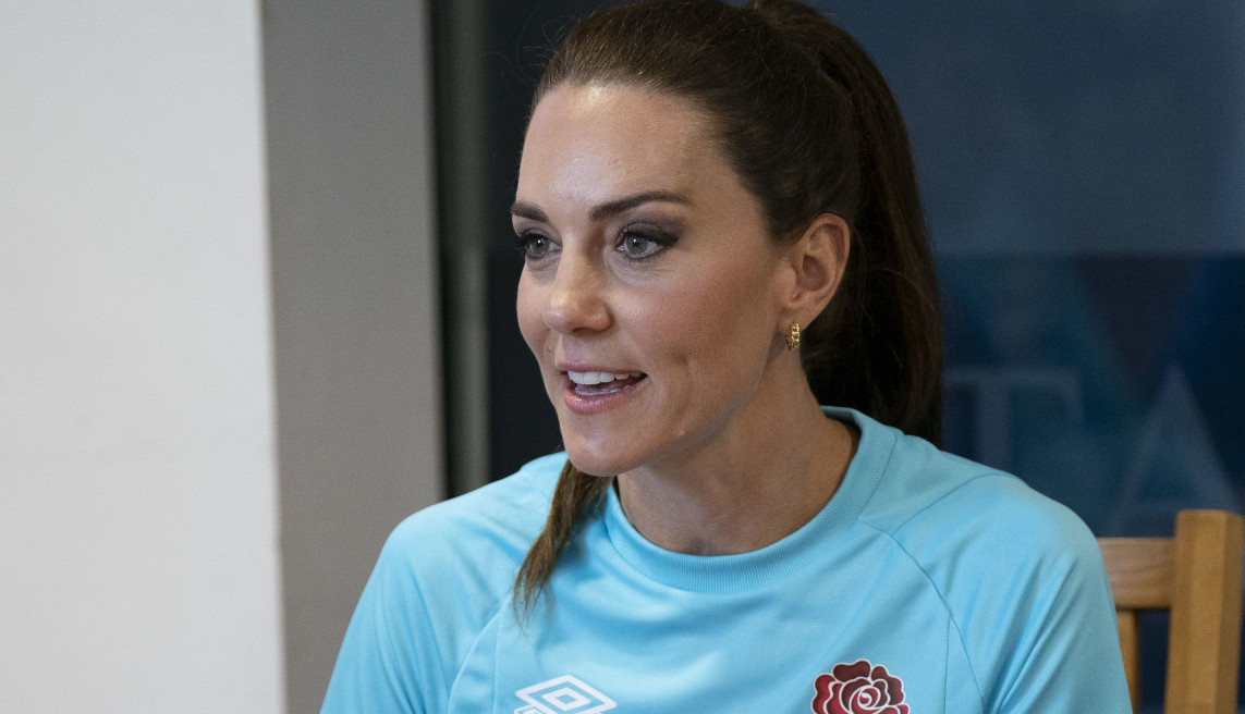 ŠTA JE KEJT MIDLTON RADILA SA LICEM? Nove fotogragije princeze od Velsa rasplamsale spekulacije da se podvrgla nekom estetskom tretmanu! (FOTO)