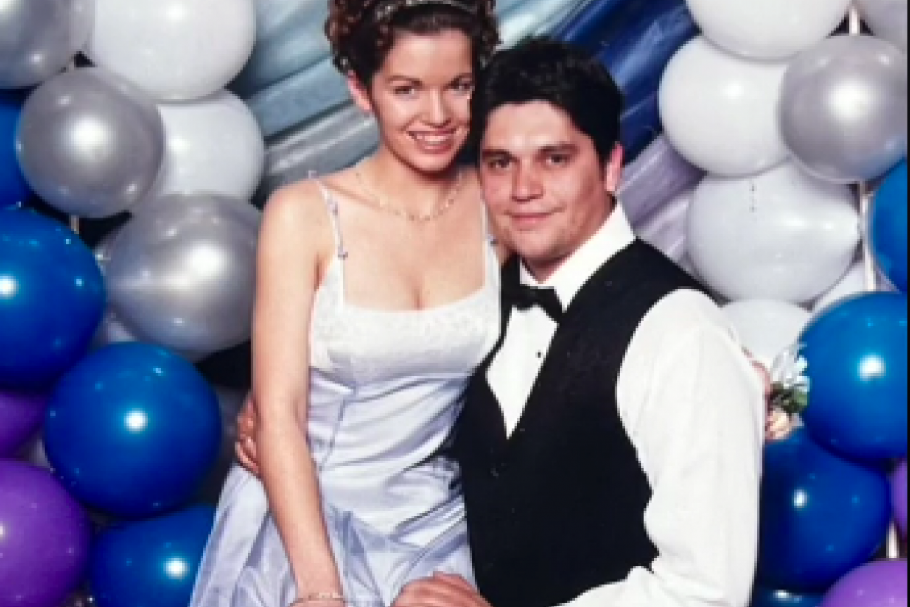 BILA JE NAJLEPŠA DEVOJKA MATURSKE VEČERI I OTPOČELA JE VEZU SA NJIM: Posle troje dece ugojila se 45 kg, a evo gde je on! (FOTO/VIDEO)