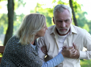 TIHI UBICA KRIJE SE IZA OVIH 12 ZNAKOVA UPOZORENJA: Simptomi bolesti srca na koje ne obraćamo pažnju mogu ukazati na ozbiljne probleme (FOTO)