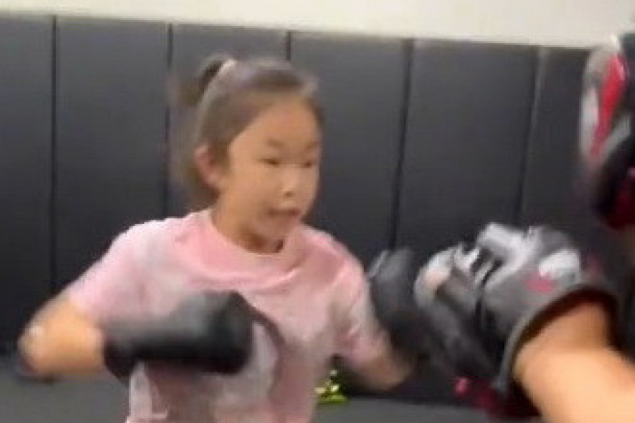 DEVOJČICA SE POJAVILA NA TRENINGU BORILAČKOG SPORTA I SVI SU ZANEMELI: Ono što je usledilo ostavilo ih je bez teksta (VIDEO)