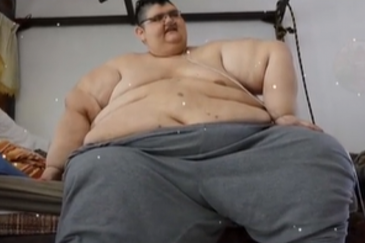 NAJDEBLJI ČOVEK NA SVETU SMRŠAO 330 KILOGRAMA: Njegove fotografije pre i posle izazivaju jezu! (FOTO/VIDEO)