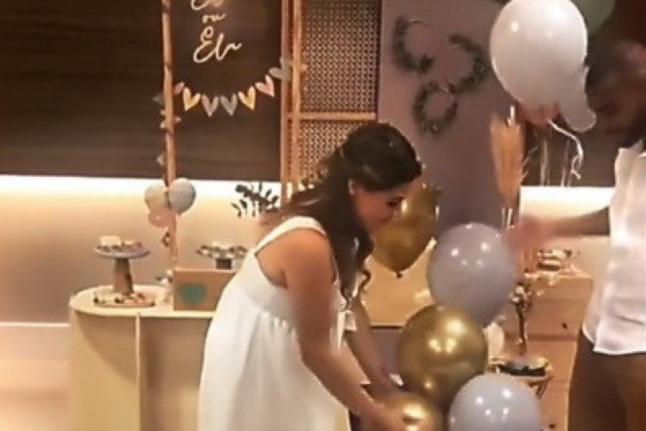 NA ZABAVI SU ŽELELI DA OTKRIJU POL BEBE, A ONDA JE NEZVANI GOST SVE OSTAVIO U NEVERICI: Upao je na proslavu, a onda se začula cika i vrisak svih prisutnih (VIDEO)